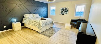 Chateau Sage Creek on the Lake, Hot Tub, Pool, Breathtaking sunsets, Nature path