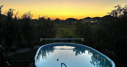 Chateau Sage Creek on the Lake, Hot Tub, Pool, Breathtaking sunsets, Nature path