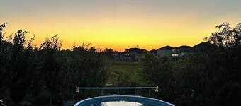 Chateau Sage Creek on the Lake, Hot Tub, Pool, Breathtaking sunsets, Nature path