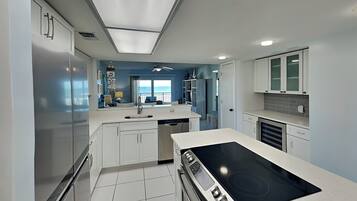 Condo (2 Bedrooms) | Property amenity