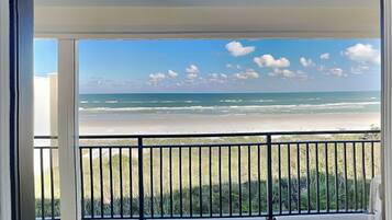Condo (2 Bedrooms) | Property amenity