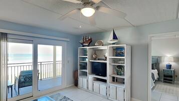 Condo (2 Bedrooms) | Property amenity