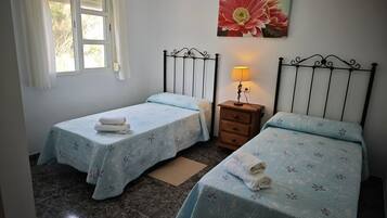 2 dormitorios, tabla de planchar con plancha, wifi y ropa de cama