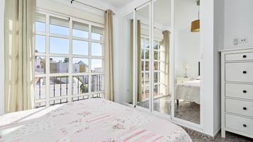 2 chambres, fer et planche Ă repasser, Wi-Fi, draps fournis