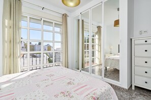 2 bedrooms, iron/ironing board, WiFi, bed sheets