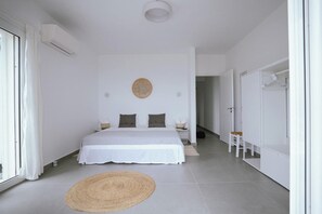 3 chambres, bureau, fer et planche à repasser, lit parapluie