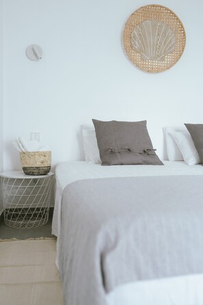 3 Schlafzimmer, Schreibtisch, Bügeleisen/Bügelbrett, Reisekinderbett