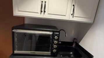 Studio, City View | Private kitchen