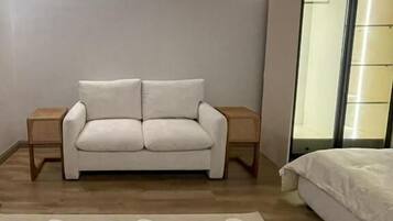 Studio 502 | Free WiFi