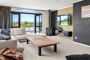 Télévision, cheminée