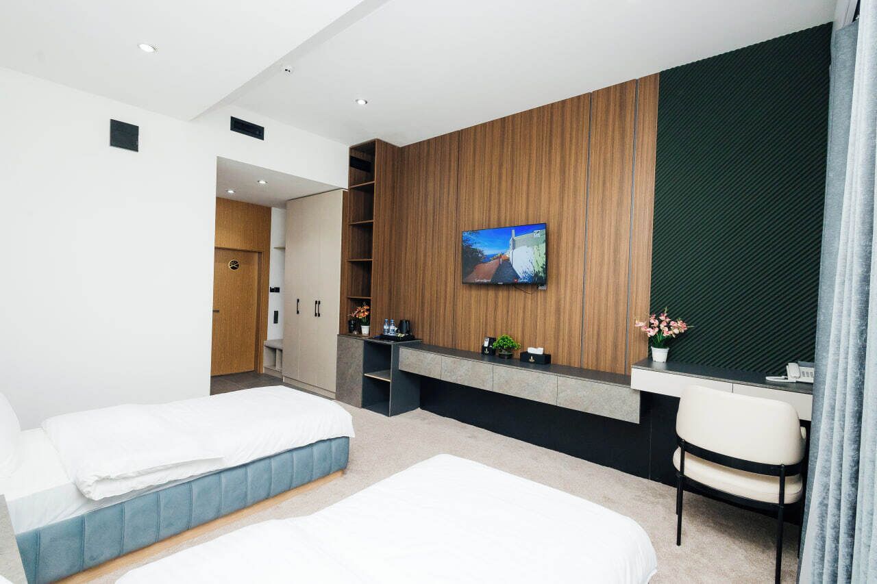 Kamar Double atau Twin Comfort, Bebas Asap Rokok, pemandangan kota | Brankas, meja kerja, ruang kerja ramah laptop, dan Wi-Fi gratis