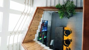 A modern staircase with wooden steps and a built-in seating area with a small table and chairs. - Zafar Plaza Hotel (Namangan)