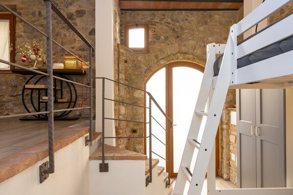 المنشأة من الداخل