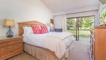 2 bedrooms, desk, iron/ironing board, travel crib