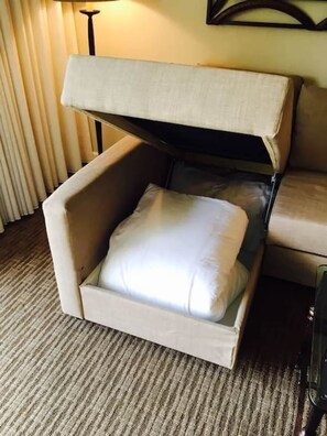 Una televisión, una oficina