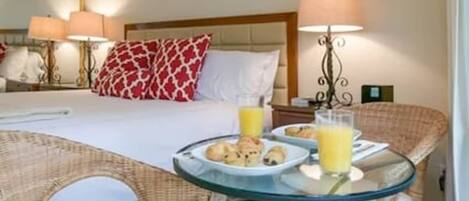 2 bedrooms, desk, iron/ironing board, travel cot