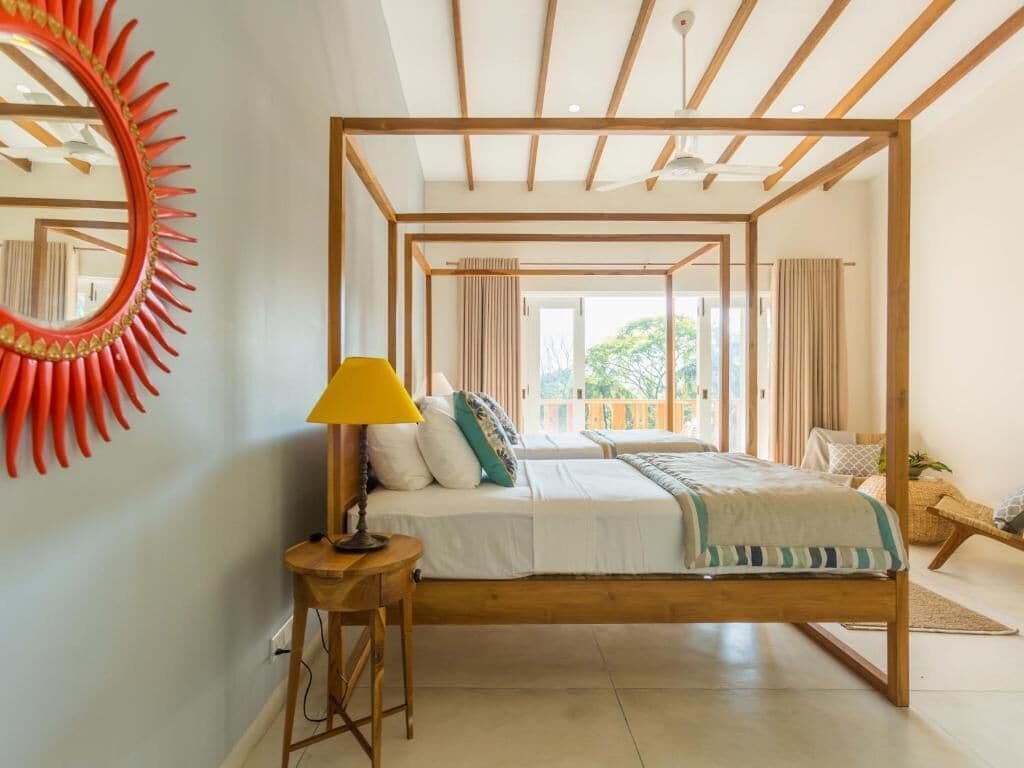 Standardværelse med 2 enkeltsenge - udsigt til gårdsplads | Strygejern/strygebræt