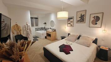 1 slaapkamer, een strijkplank/strijkijzer, gratis wifi, beddengoed