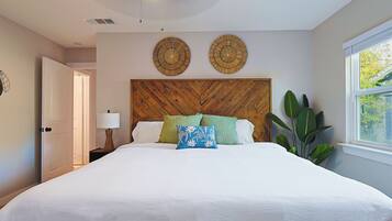 3 bedrooms, desk, iron/ironing board, travel cot