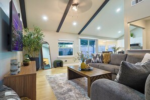 Smart-tv och bordsfotboll