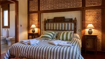 6 bedrooms, iron/ironing board, free WiFi