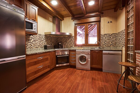 Fridge, microwave, oven, dishwasher