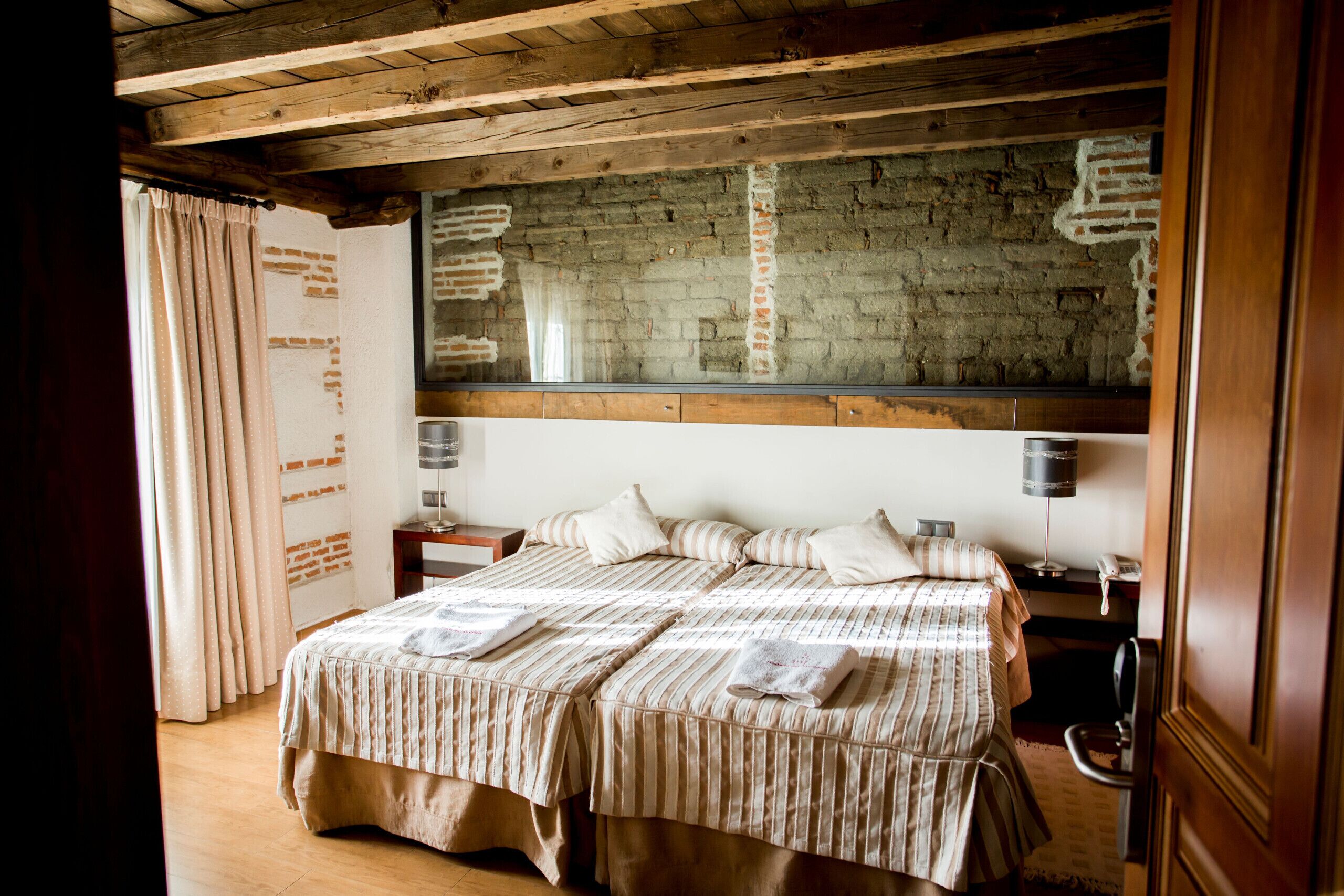 10 bedrooms, iron/ironing board, free WiFi, bed sheets