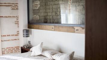 10 slaapkamers, een strijkplank/strijkijzer, gratis wifi, beddengoed