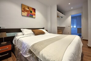 2 slaapkamers, een strijkplank/strijkijzer, gratis wifi, beddengoed