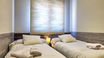 2 slaapkamers, een strijkplank/strijkijzer, gratis wifi, beddengoed