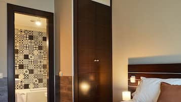 3 slaapkamers, een strijkplank/strijkijzer, gratis wifi, beddengoed