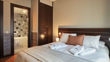 3 slaapkamers, een strijkplank/strijkijzer, gratis wifi, beddengoed