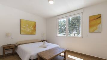 2 dormitorios, tabla de planchar con plancha, wifi gratis y ropa de cama