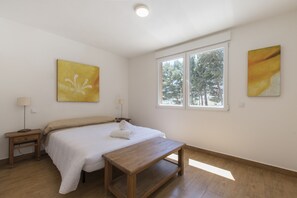 2 dormitorios, tabla de planchar con plancha, wifi gratis y ropa de cama