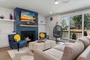 Smart TV, fireplace, video games, offices - Stylish 4BR w/ Gym & Patio Near North Hills (Raleigh)