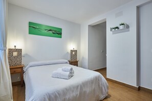 2 makuuhuonetta, silitysrauta/-lauta, ilmainen Wi-Fi, vuodevaatteet