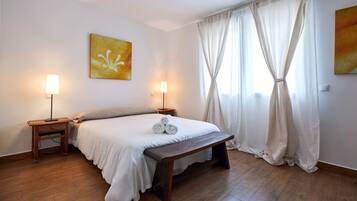 2 chambres, fer et planche Ă repasser, Wi-Fi gratuit, draps fournis