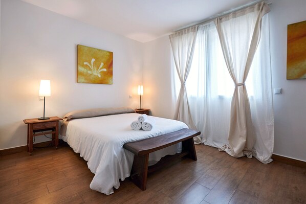 2 habitaciones, tabla de planchar con plancha y wifi gratis 