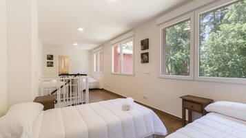 1 slaapkamer, een strijkplank/strijkijzer, gratis wifi, beddengoed