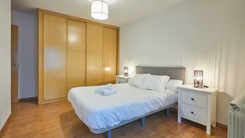 2 slaapkamers, een strijkplank/strijkijzer, gratis wifi, beddengoed