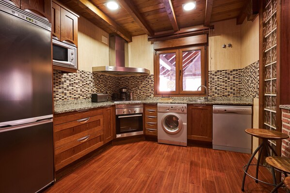 Fridge, microwave, oven, dishwasher