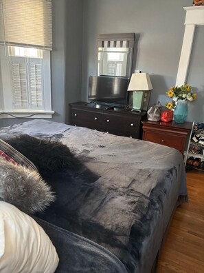 1 bedroom, iron/ironing board, WiFi - Private, furnished 1bedroom in prime Downtown Woodbridge, separate entrance. (Vaughan)