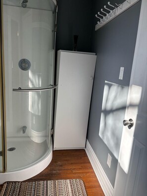 Shower, hair dryer, towels, soap - Private, furnished 1bedroom in prime Downtown Woodbridge, separate entrance. (Vaughan)