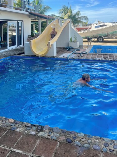 Arequipa Suite 3 queen size beds, a terrace leading to the pool and the beach.