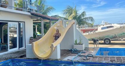 Arequipa Suite 3 queen size beds, a terrace leading to the pool and the beach.