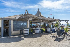 Outdoor dining - Cubo's First Line Beach Las Gaviotas Apartment / beachfront / terrace / free wifi (Rincón de la Victoria)