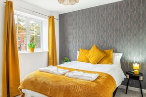 4 bedrooms, iron/ironing board, WiFi, bed sheets - 4-Bed Spacious House Perfect for Long-Term Stays (Nottingham)