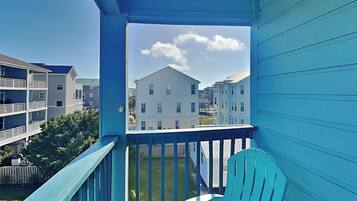 Condo (2 Bedrooms) | Property amenity