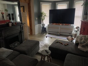 TV, fireplace