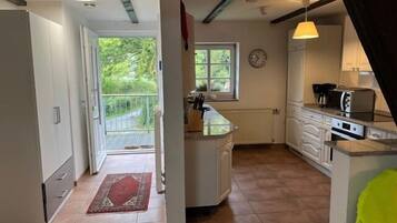 Kühlschrank, Mikrowelle, Ofen, Geschirrspüler